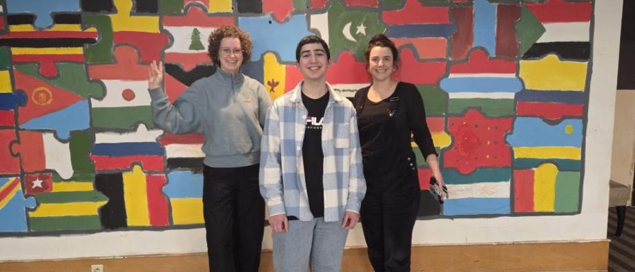 Van links naar rechts: Hanna, Sermiyan, Lise