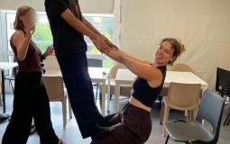 Ellen van Toerako tijdens een speelse oefening