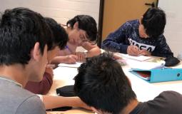 samen huiswerk maken collega's gezocht
